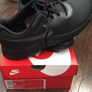 Women’s Nike Tangen